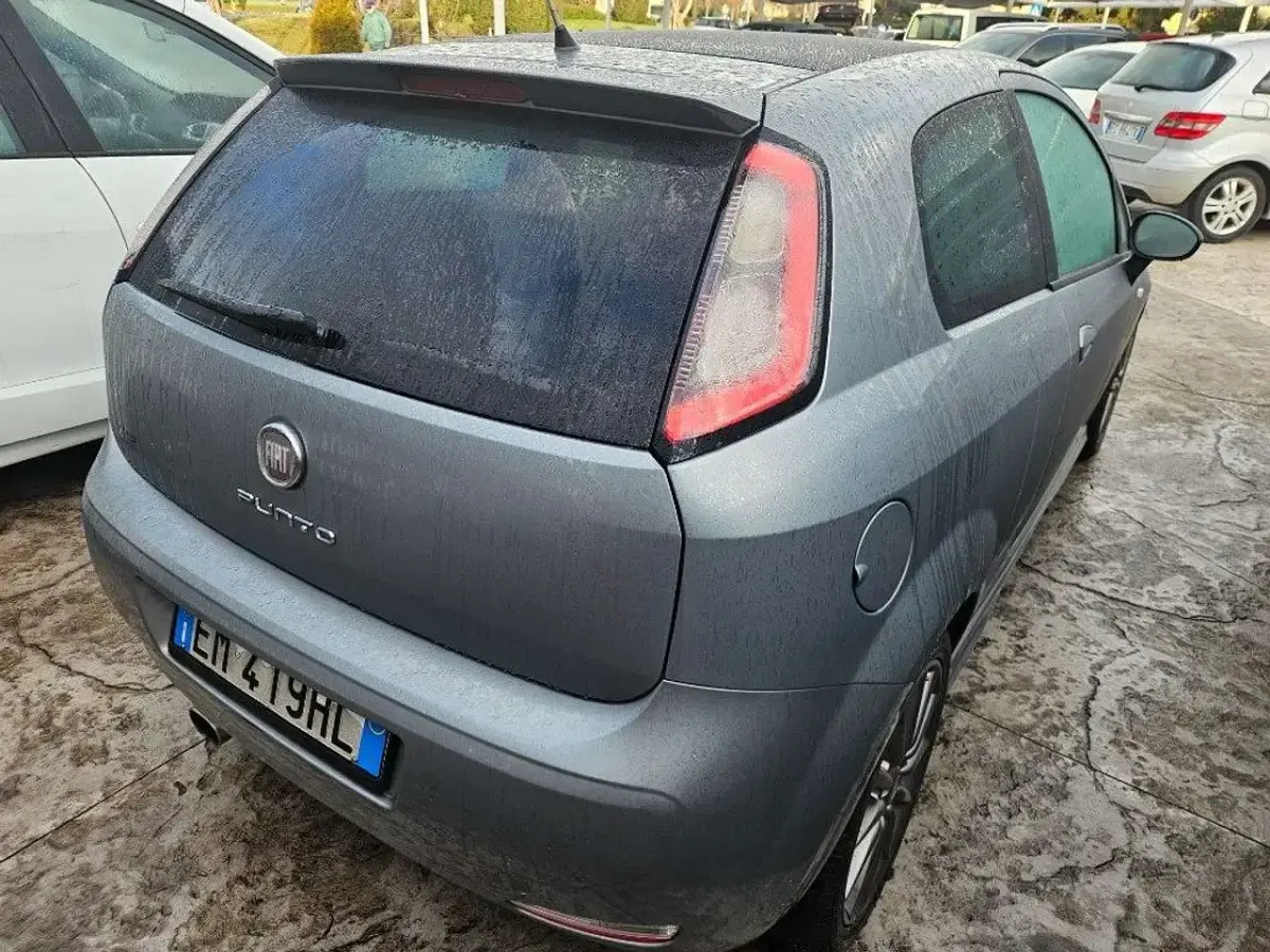 Usata Fiat Punto Sport 95 CV (69 kW) 2012 Antracite Utilitaria