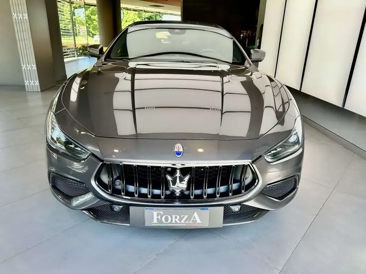 Usata Maserati Ghibli 581 CV (427 kW) 2021 Grigio maratea Berlina