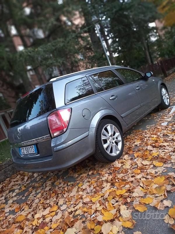 Usata Opel Astra 82 CV (60 kW) 2006 Grigio Station wagon