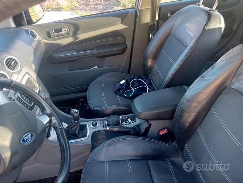 Usata Ford Focus 100 CV (73 kW) 2008 Blu Berlina