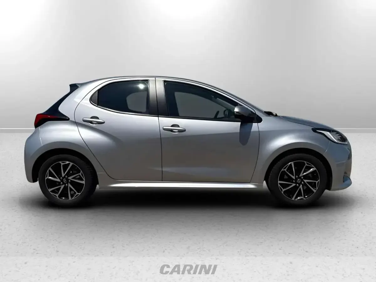 Usata Toyota Yaris Hybrid Trend 116 CV (85 kW) 2021 Grigio Berlina