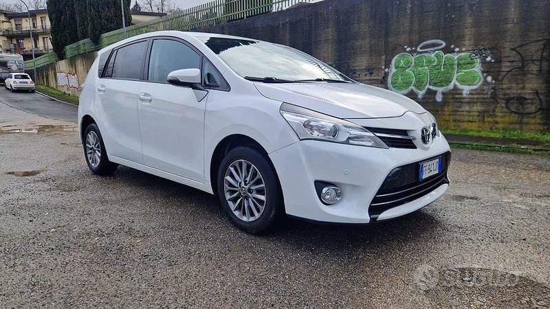 Usata Toyota Verso 2016 Bianco Monovolume