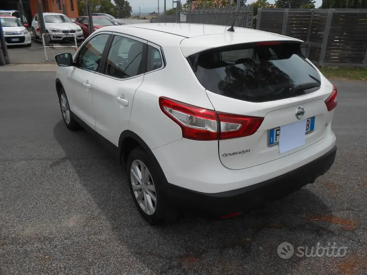 Usata Nissan Qashqai Acenta 110 CV (80 kW) 2015 Bianco SUV