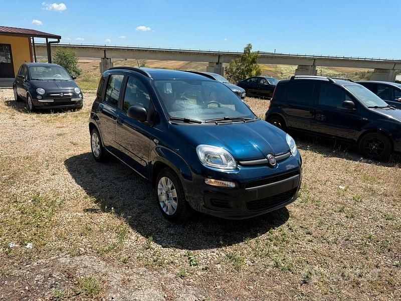 Usata Fiat Panda Lounge 69 CV (50 kW) 2016 Blu Utilitaria