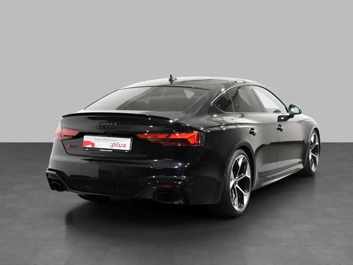 Nuova Audi RS5 Sportback Performance 471 CV (346 kW) 2025 Nero sebring effetto cristallo Berlina