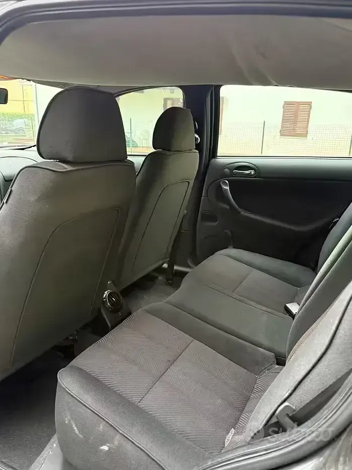 Usata Alfa Romeo 147 116 CV (85 kW) 2004 Nero Utilitaria