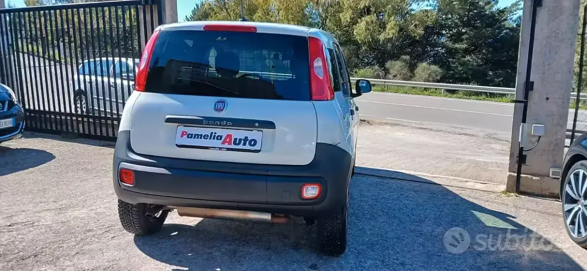 Usata Fiat Panda 4x4 Pop 84 CV (61 kW) 2021 Bianco Utilitaria