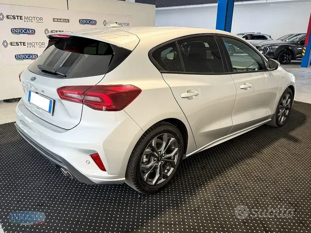 Usata Ford Focus ST-Line 116 CV (85 kW) 2025 Grigio Berlina