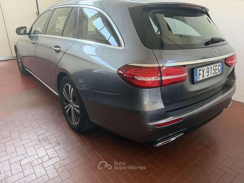 Usata Mercedes E200 Premium Plus 160 CV (117 kW) 2019 Grigio Station wagon