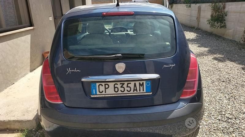 Usata Lancia Ypsilon 70 CV (51 kW) 2005 Blu Utilitaria