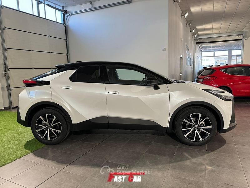 Usata Toyota C-HR Trend 140 CV (102 kW) 2024 Bianco SUV