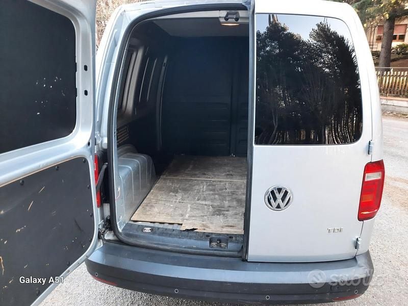 Usata VW Caddy 102 CV (75 kW) 2016 Grigio Monovolume