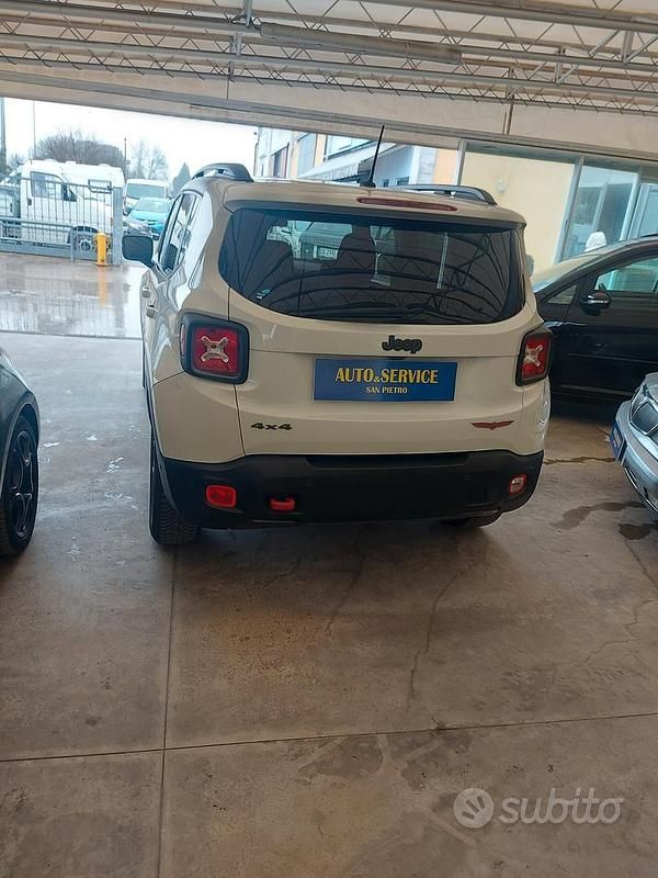 Usata Jeep Renegade Trailhawk 170 CV (125 kW) 2016 Bianco SUV