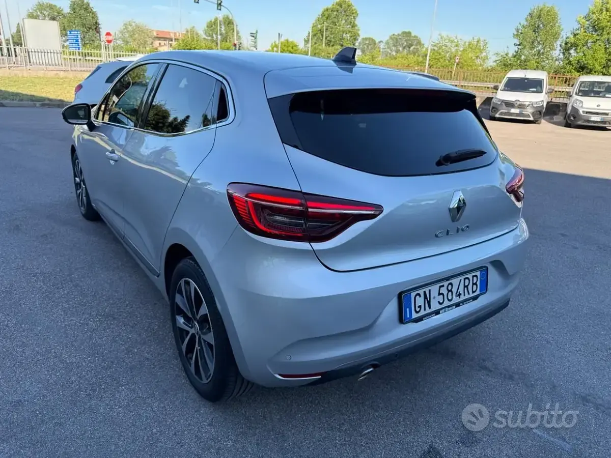 Usata Renault Clio V Techno 91 CV (66 kW) 2023 Grigio Berlina