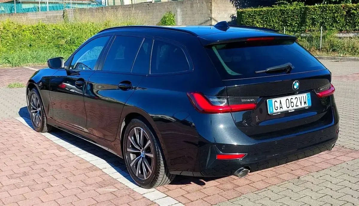 Usata BMW 318 Advantage 150 CV (110 kW) 2020 Nero Station wagon