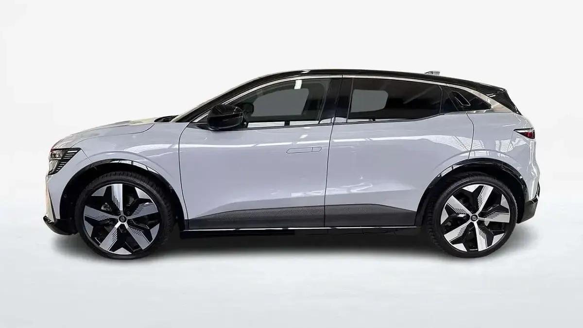 Usata Renault Megane E-Tech Techno 160 kW (218 CV) 2023 Argento Berlina
