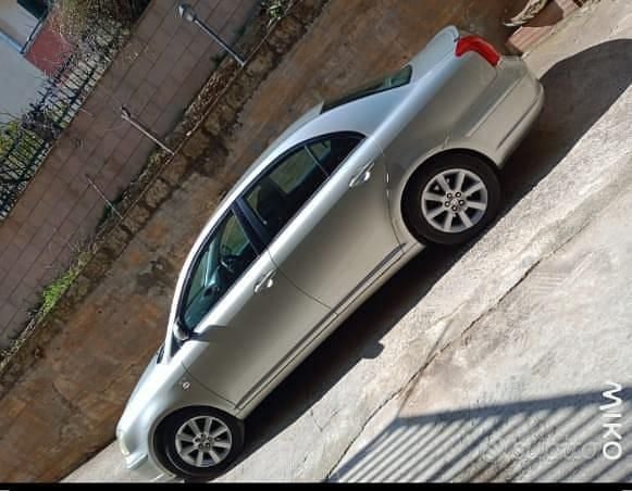 Usata Toyota Avensis 116 CV (85 kW) 2005 Grigio Berlina