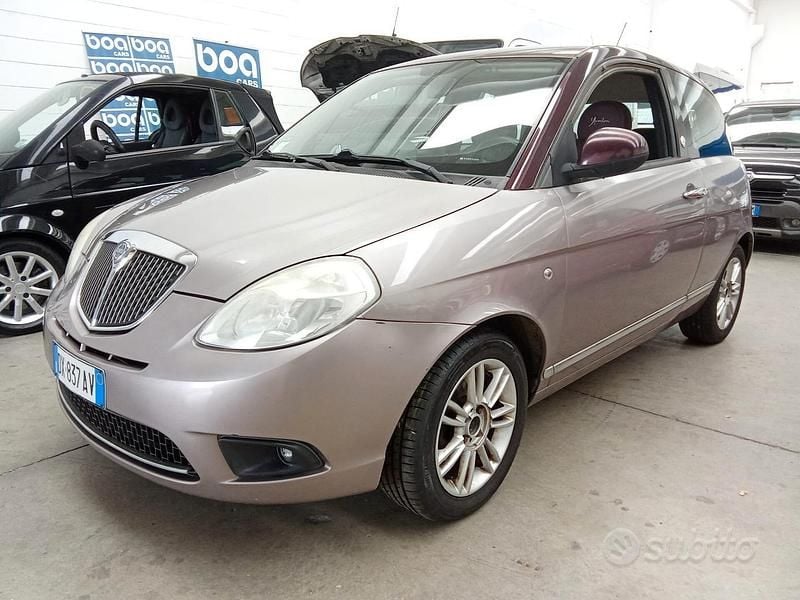 Usata Lancia Ypsilon Platinum 78 CV (57 kW) 2009 Lilla Utilitaria