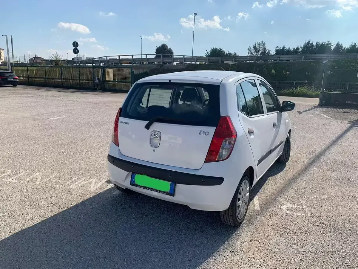 Usata Hyundai i10 Style 66 CV (48 kW) 2010 Bianco Utilitaria