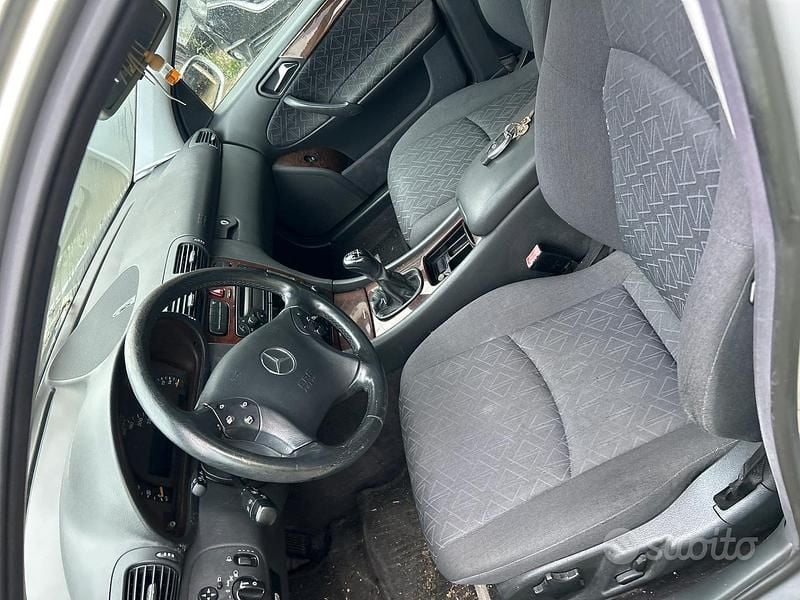 Usata Mercedes 180 2000 Grigio Berlina