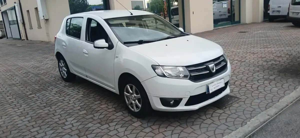 Usata Dacia Sandero 72 CV (52 kW) 2013 Bianco Berlina