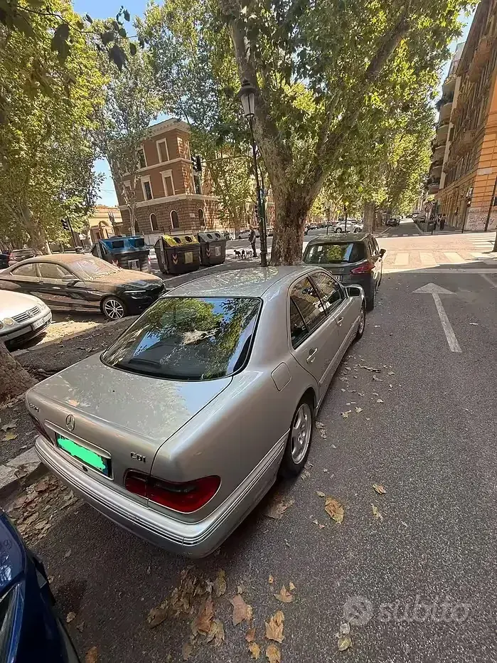Usata Mercedes E270 170 CV (125 kW) 1999 Grigio Berlina