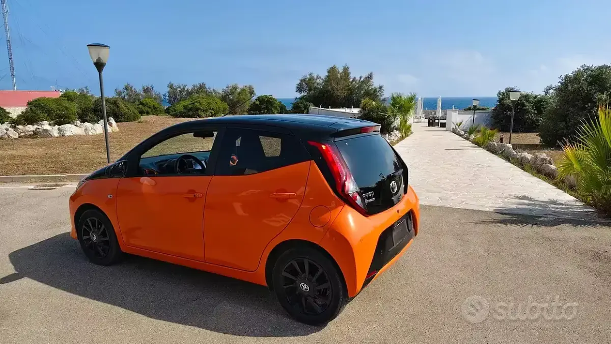 Usata Toyota Aygo X-cite 72 CV (52 kW) 2019 Arancione Utilitaria