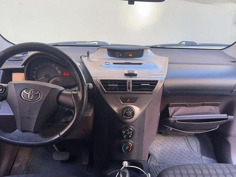 Usata Toyota iQ 68 CV (50 kW) 2009 Bianco Utilitaria
