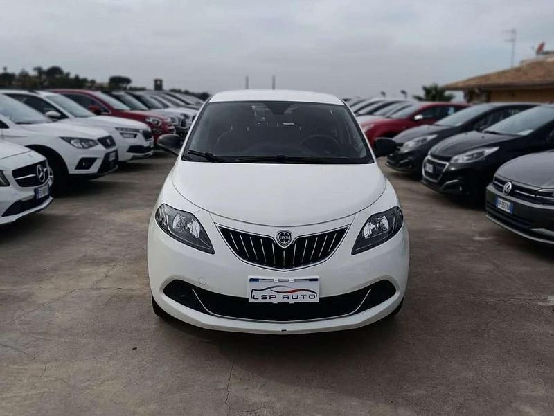 Usata Lancia Ypsilon Silver 69 CV (50 kW) 2021 Bianco Utilitaria