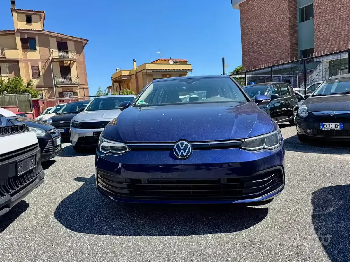 Usata VW Golf VIII Life 131 CV (96 kW) 2021 Blu Berlina