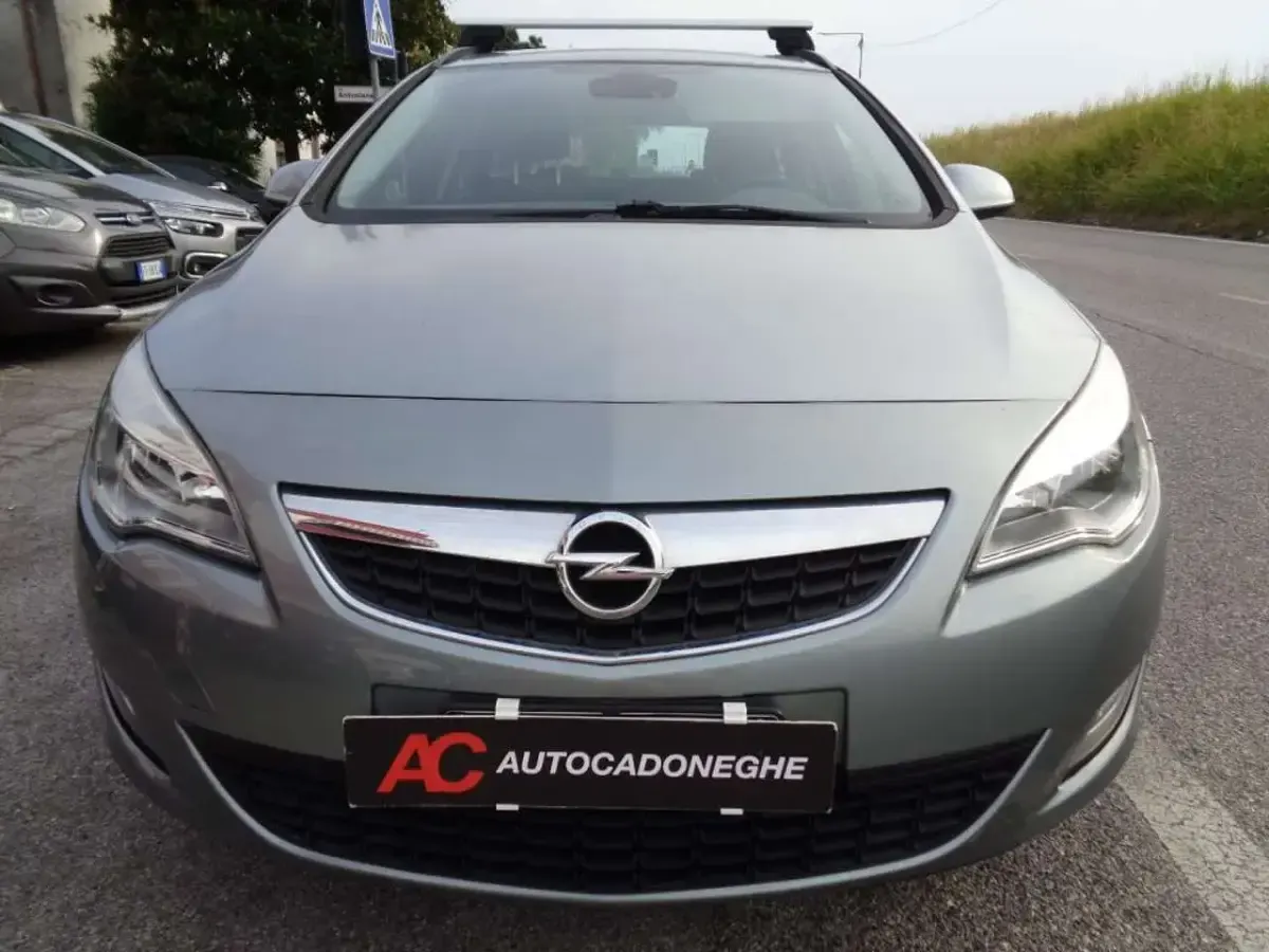 Usata Opel Astra Cosmo 140 CV (102 kW) 2012 Grigio Station wagon