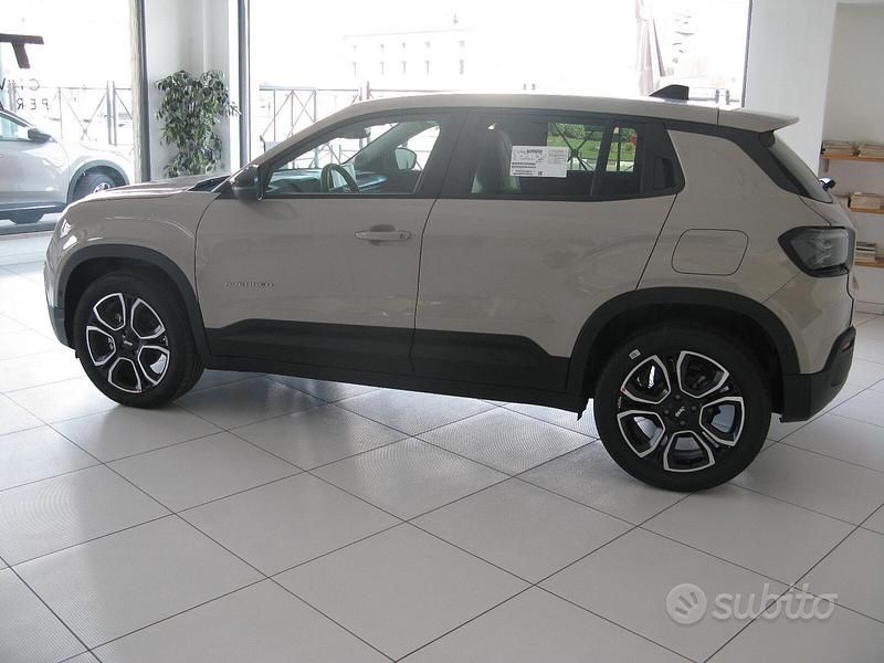 Nuova Jeep Avenger Summit 100 CV (73 kW) 2025 SUV