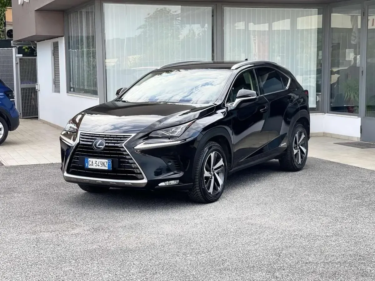 Usata Lexus NX300h Luxury Line 155 CV (114 kW) 2020 Nero SUV