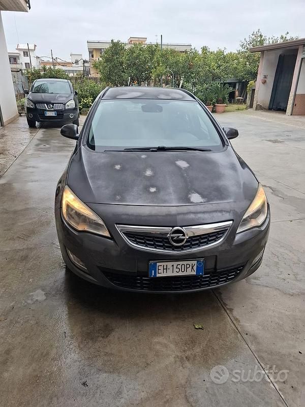 Occasion Opel Astra 115 ch (84 kW) 2011 Gris Berline
