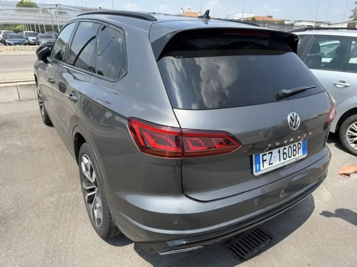 Usata VW Touareg Style 231 CV (169 kW) 2019 Grigio SUV