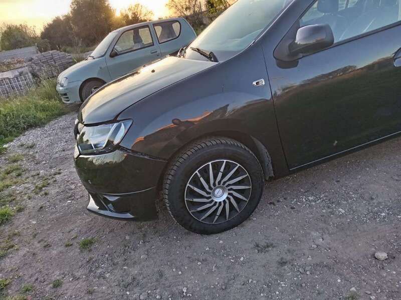Usata 2014 Dacia Sandero Ambiance Due volumi | 2500 € (Super prezzo) - Immagine 1/4