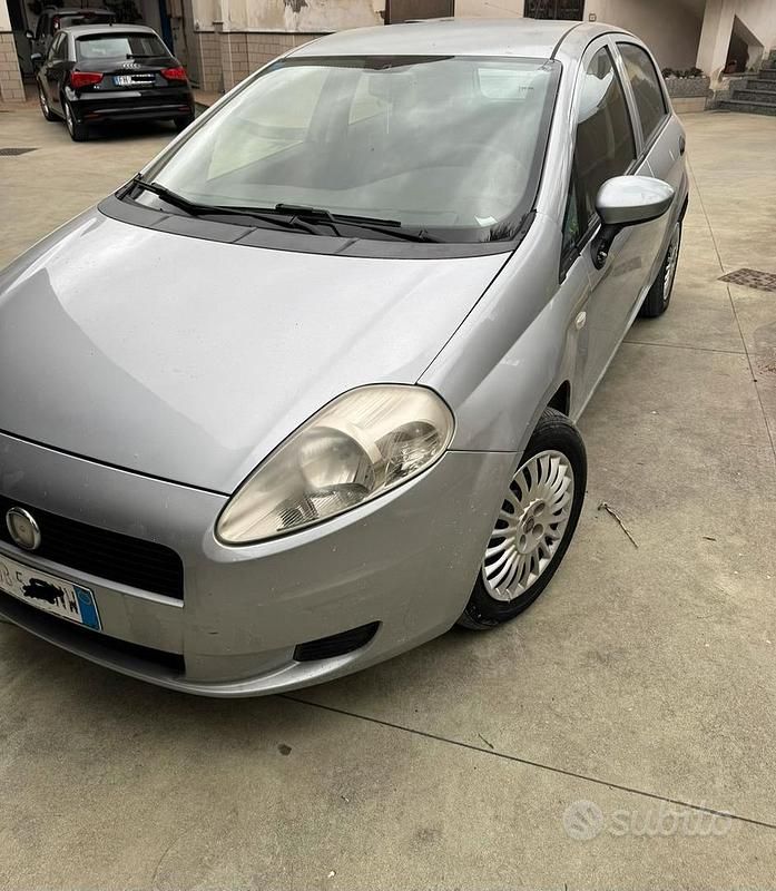 Usata Fiat Grande Punto 75 CV (55 kW) 2006 Grigio Utilitaria