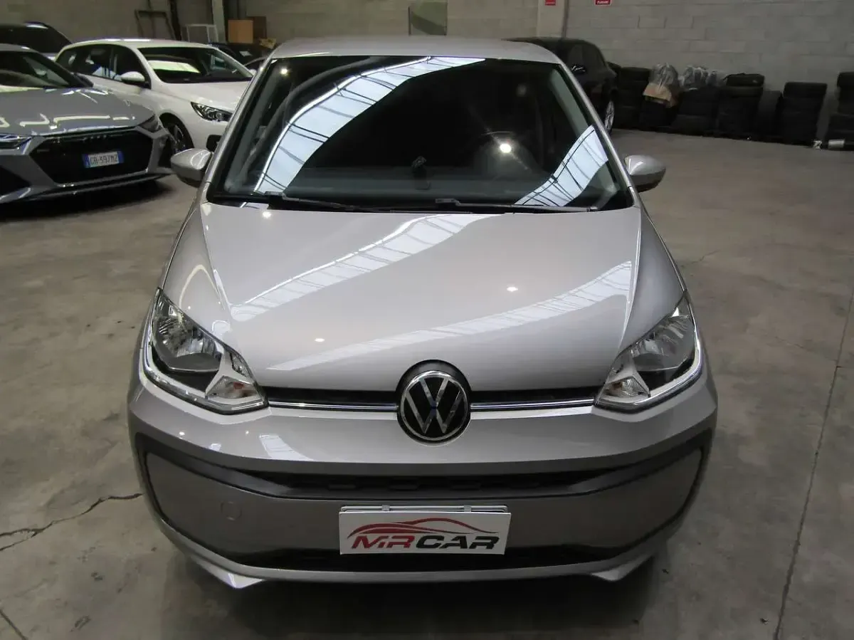 Usata VW up! move up! 65 CV (47 kW) 2022 Argento metallizzato Utilitaria