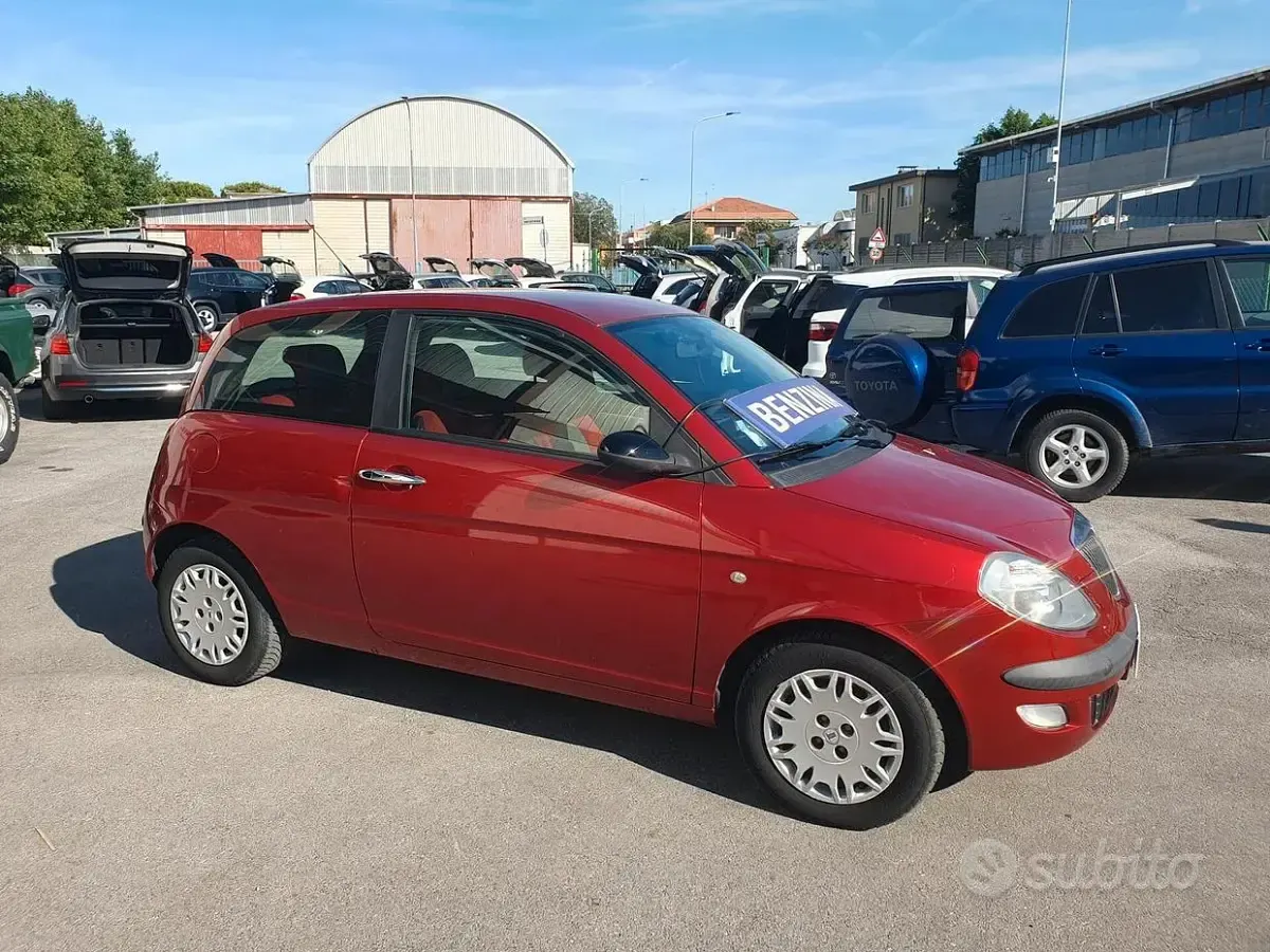 Usata Lancia Ypsilon 60 CV (44 kW) 2005 Rosso Utilitaria