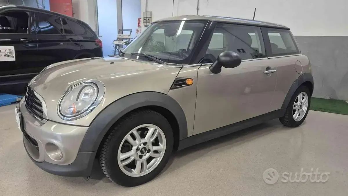 Usata Mini ONE 75 CV (55 kW) 2010 Grigio Utilitaria