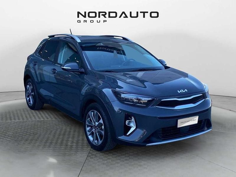 Usata Kia Stonic Style 99 CV (72 kW) 2022 Grigio SUV