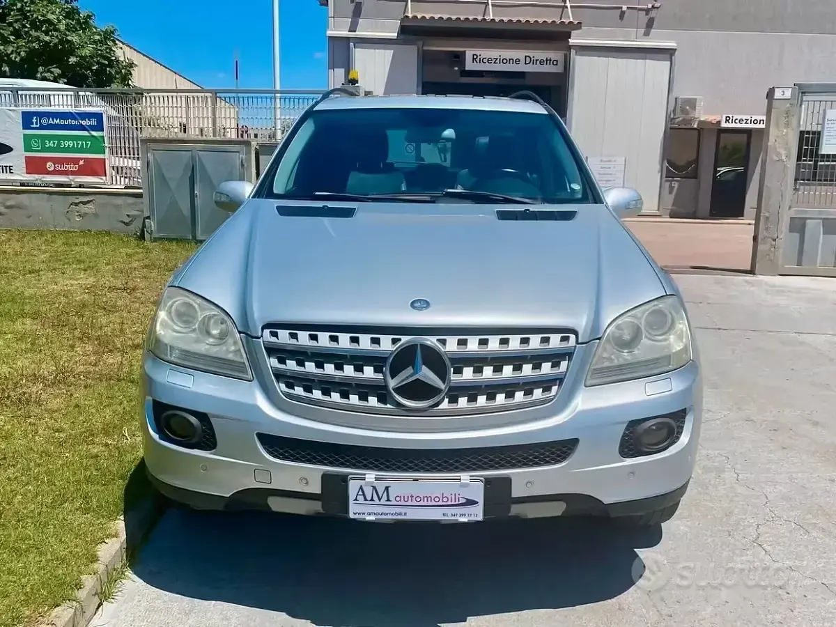 Usata Mercedes ML320 224 CV (164 kW) 2006 Grigio SUV