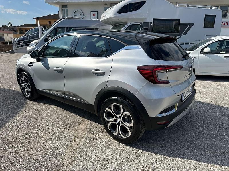 Usata Renault Captur Techno 101 CV (74 kW) 2023 Argento SUV