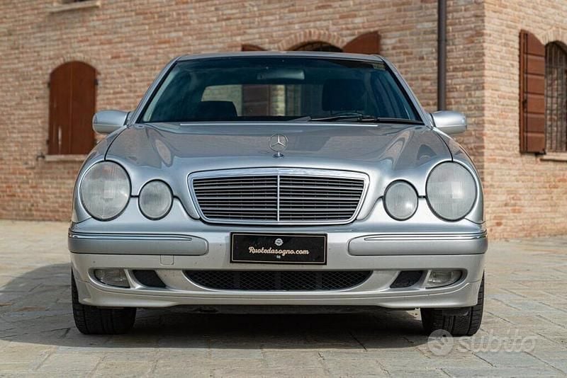 Usata Mercedes E430 279 CV (205 kW) 2000 Grigio Berlina