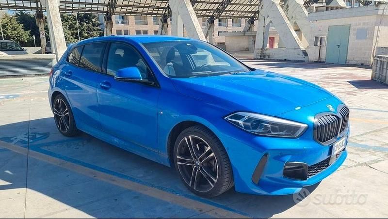 Usata BMW 116 M Sport 116 CV (85 kW) 2021 Blu/azzurro Utilitaria