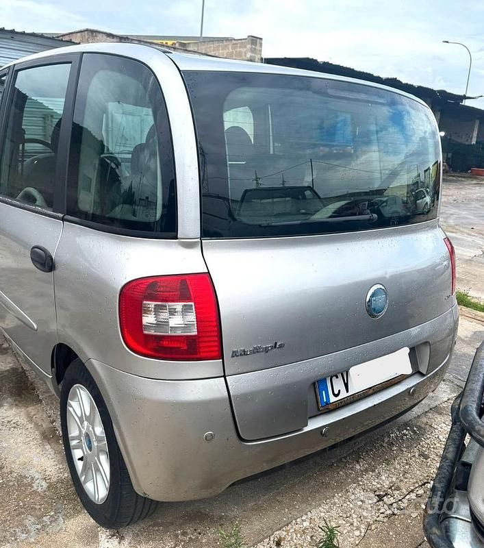 Usata Fiat Multipla 116 CV (85 kW) 2005 Grigio Monovolume