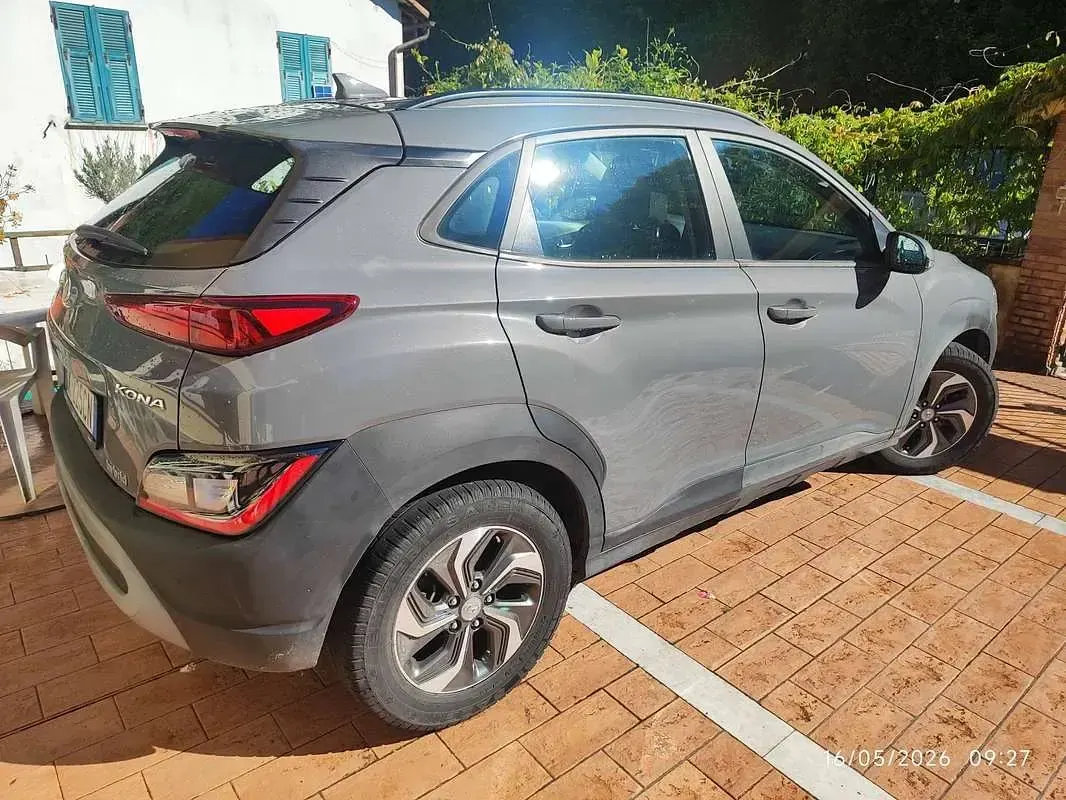 Usata Hyundai Kona 105 CV (77 kW) 2022 Grigio SUV