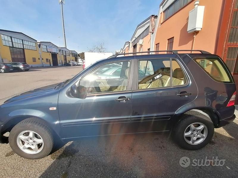 Usata Mercedes ML270 163 CV (119 kW) 2000 Blu SUV