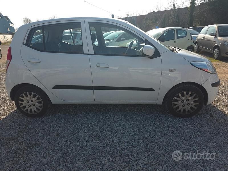 Usata Hyundai i10 Dynamiq 66 CV (48 kW) 2010 Bianco Utilitaria