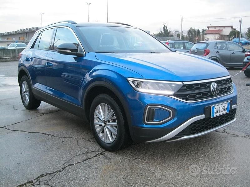 Usata VW T-Roc Life 150 CV (110 kW) 2023 Blu SUV